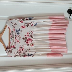 Magic Fit Floral Tunic in Cream and Pink